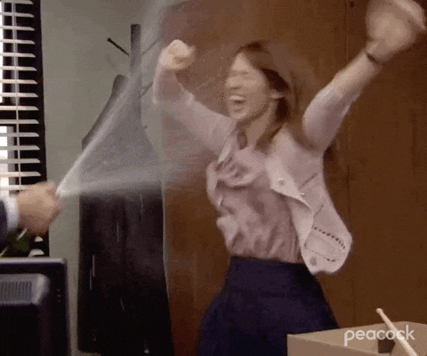 Excited Season 7 GIF by The Office Abbildung des kostenlosen Starterguides für (teil-)selbständige Frauen in der Schweiz.