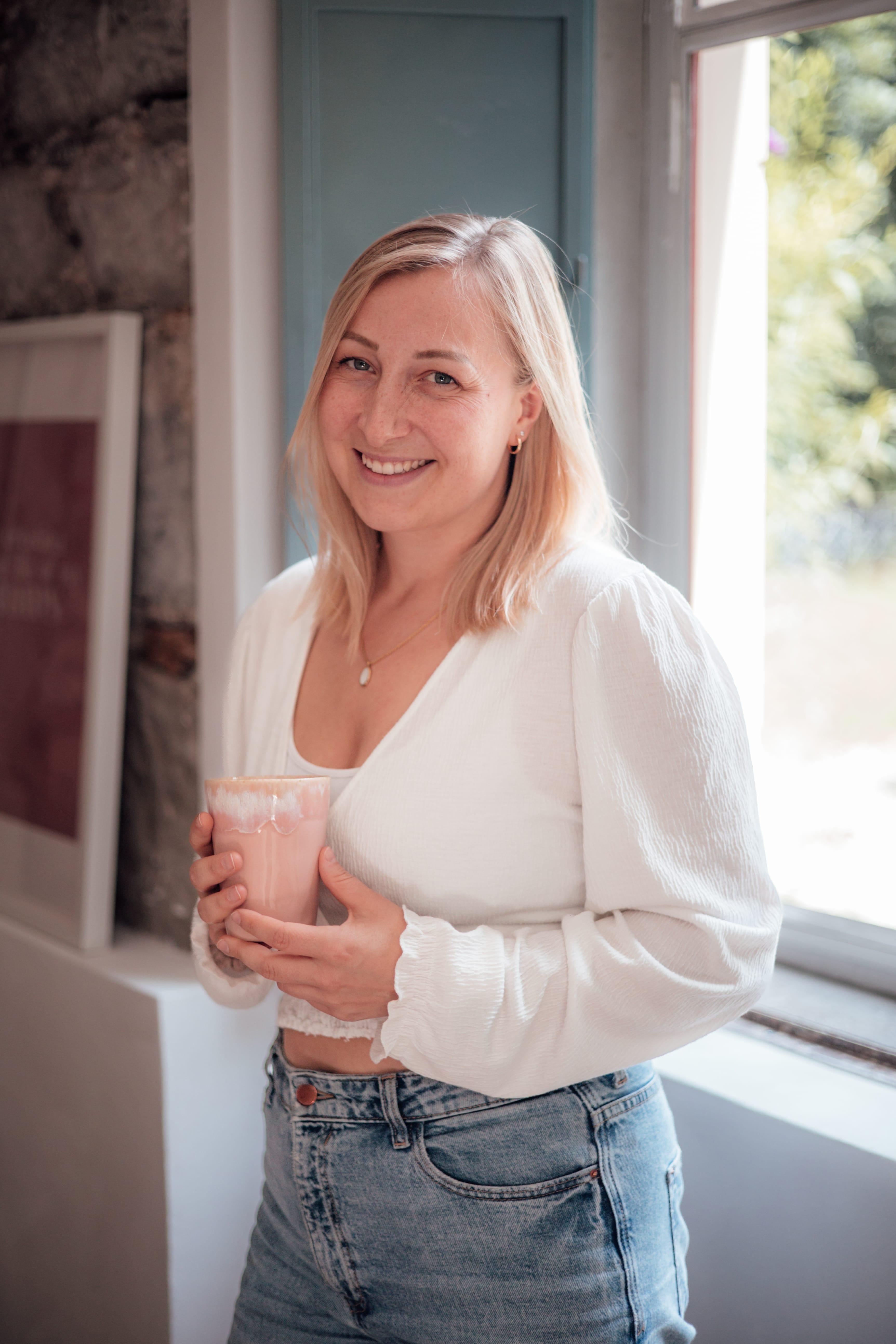 Lisa Porträtfoto von Lisa, Mitgründerin von ‚Selbständige Frauen Schweiz‘, die ihre Expertise in den Bereichen Fotografie und Film einbringt.